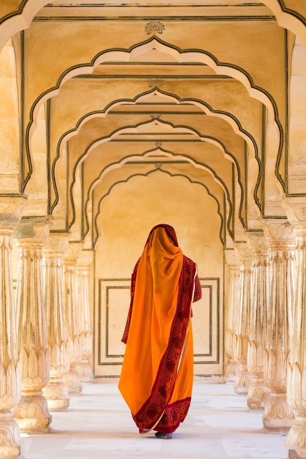 Découvrez les saris indiens pour femmes : élégance et diversité